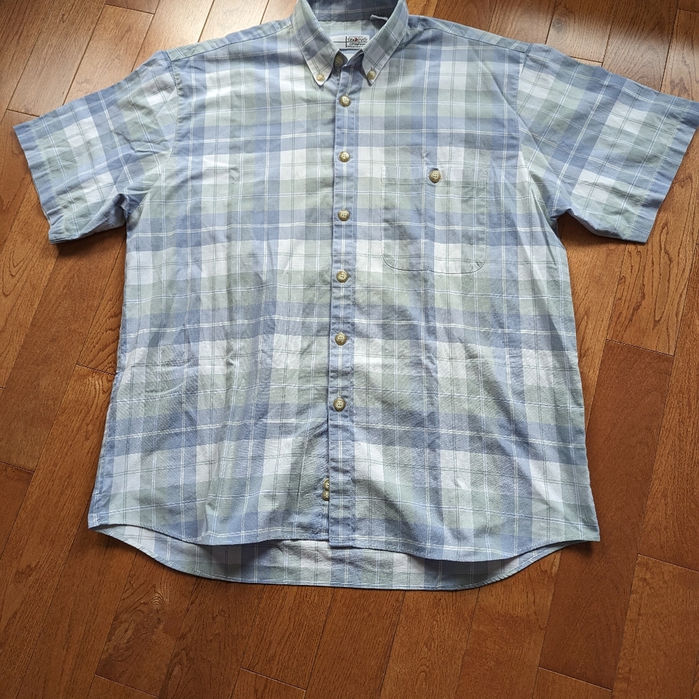 International Trading Company.Men's short sleeve shirt.